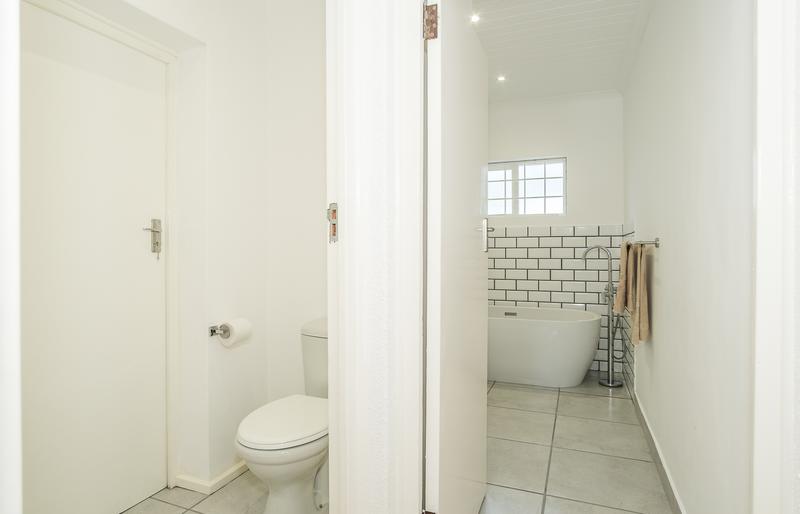 To Let 3 Bedroom Property for Rent in Meadowridge Western Cape